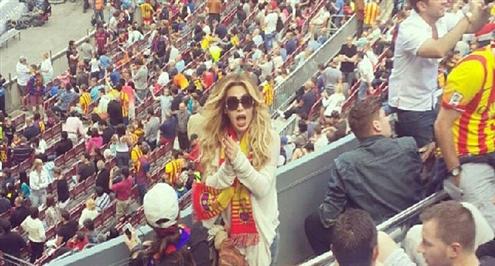 صورة .. نوال الزغبي في الكامب نو من أجل البارسا